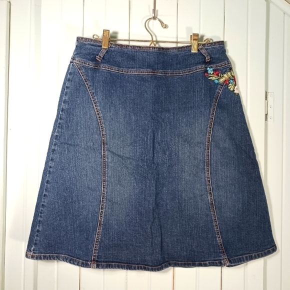 Floral embroidered mini jeans skirt - Picture 1 of 7